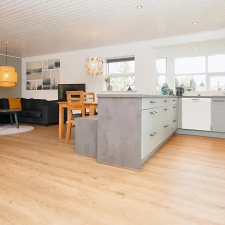 5 Person In Farvang-by Traum *