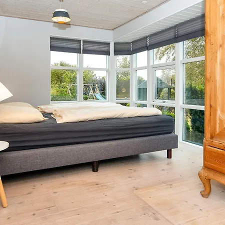 5 Person In Farvang-by Traum *